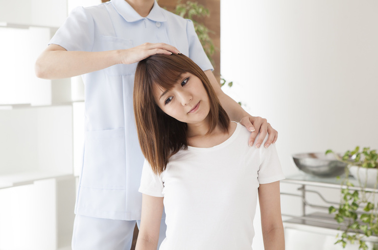 首の施術